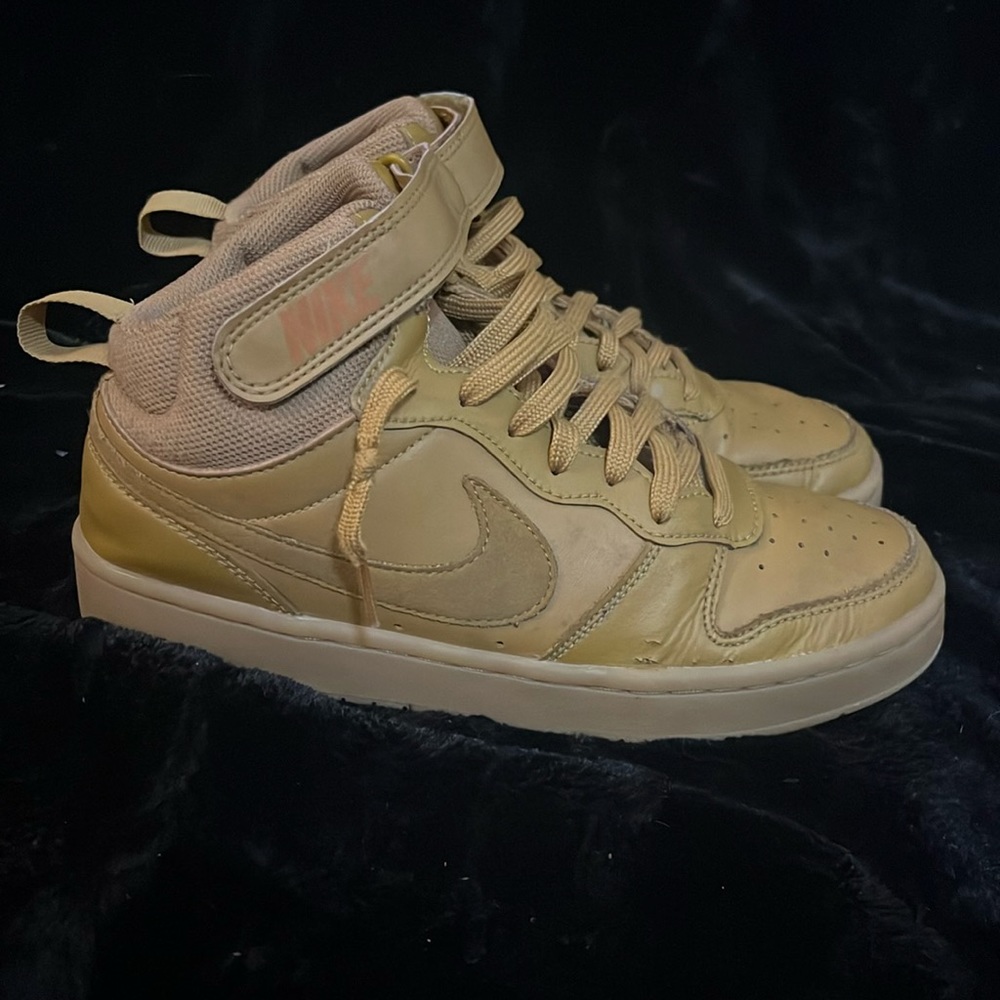 Nike Borough mid 2